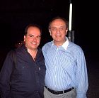 Con Leo Nucci (baritono) dopo il concerto, Casteldario (MN) 2002.JPG